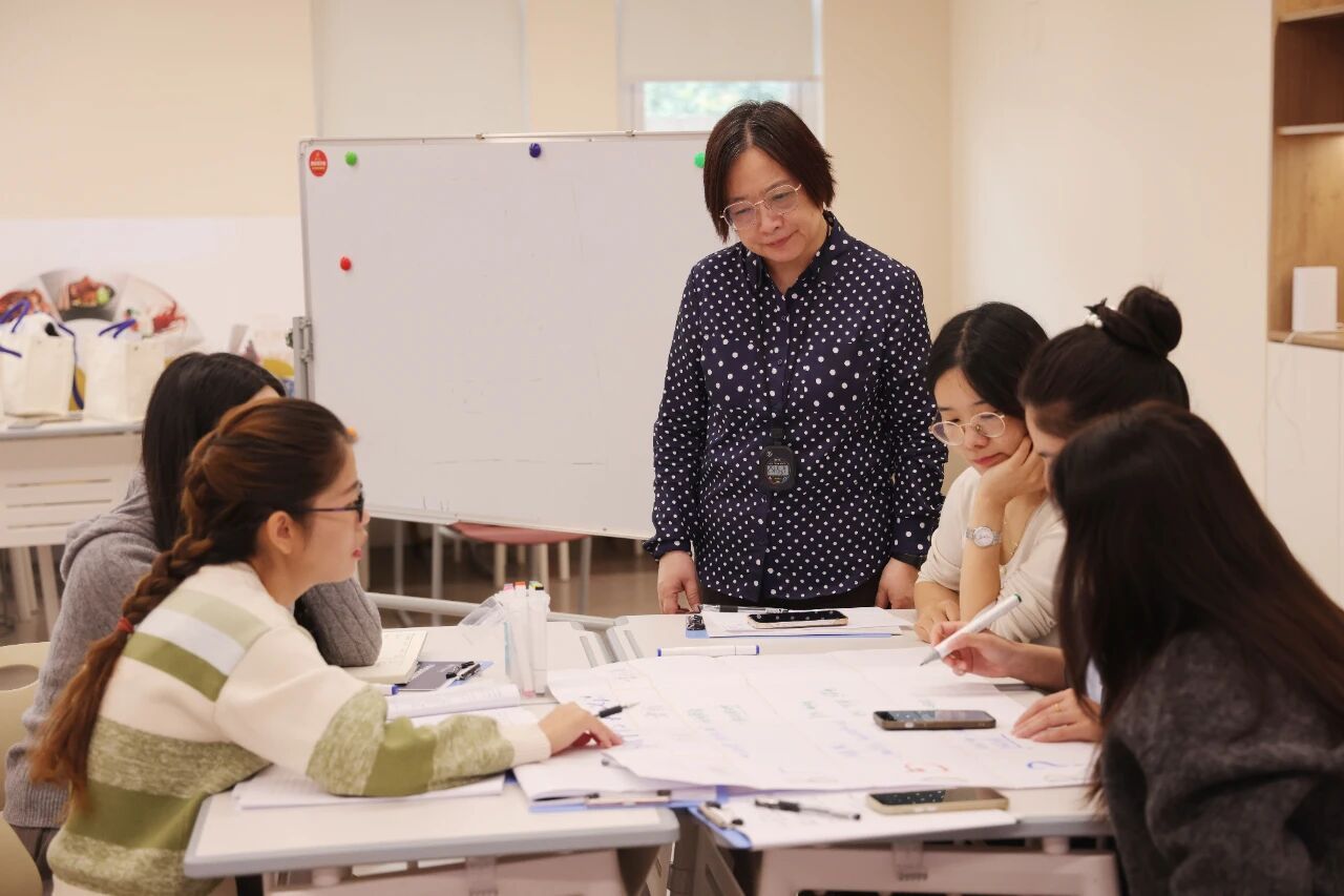 刘广荣老师在FDW引导员发展工作坊授课 刘广荣老师在FDW引导员发展工作坊授课