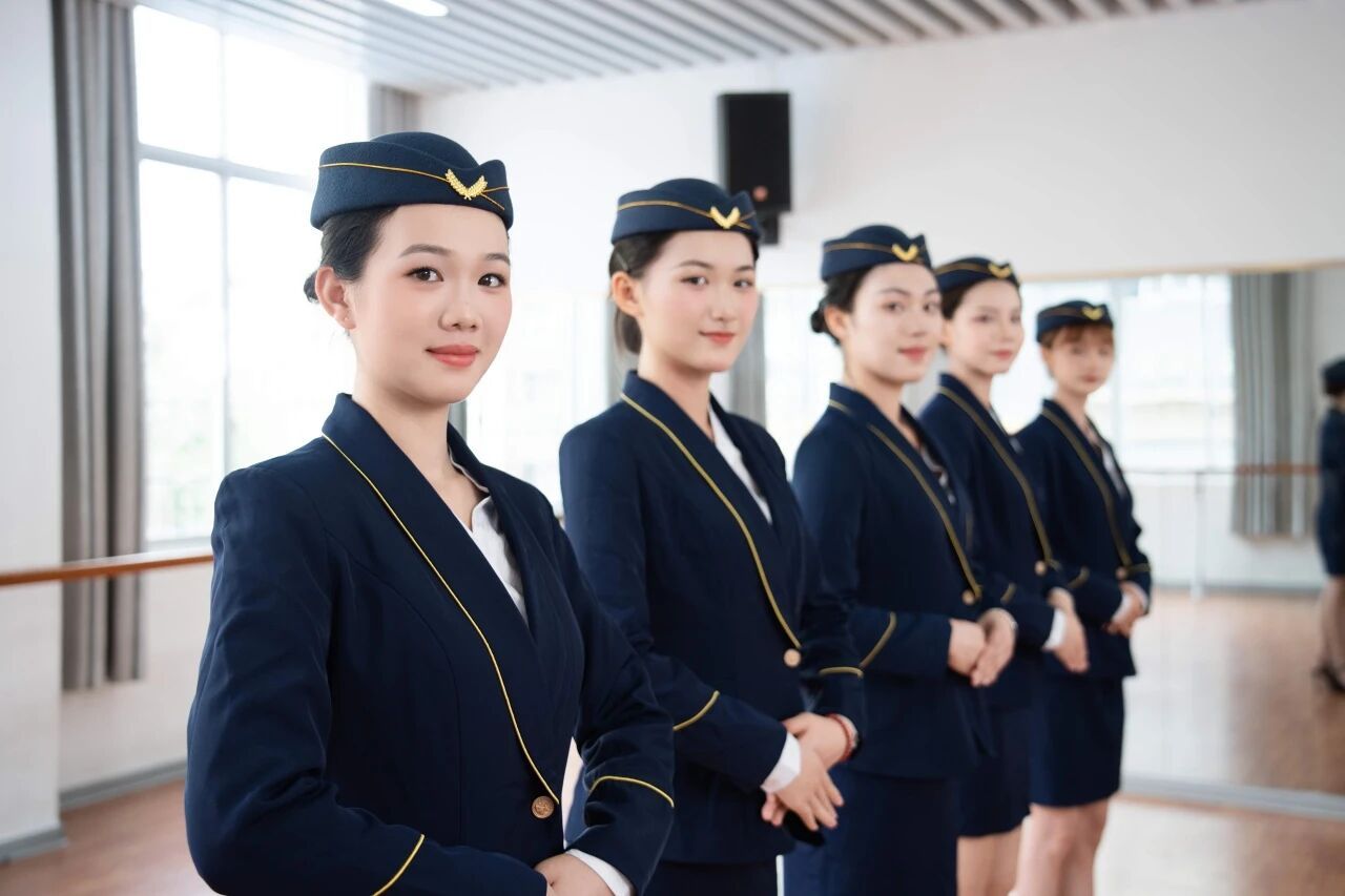 广西英华国际职业学院城轨学生实训 广西英华国际职业学院城轨学生实训