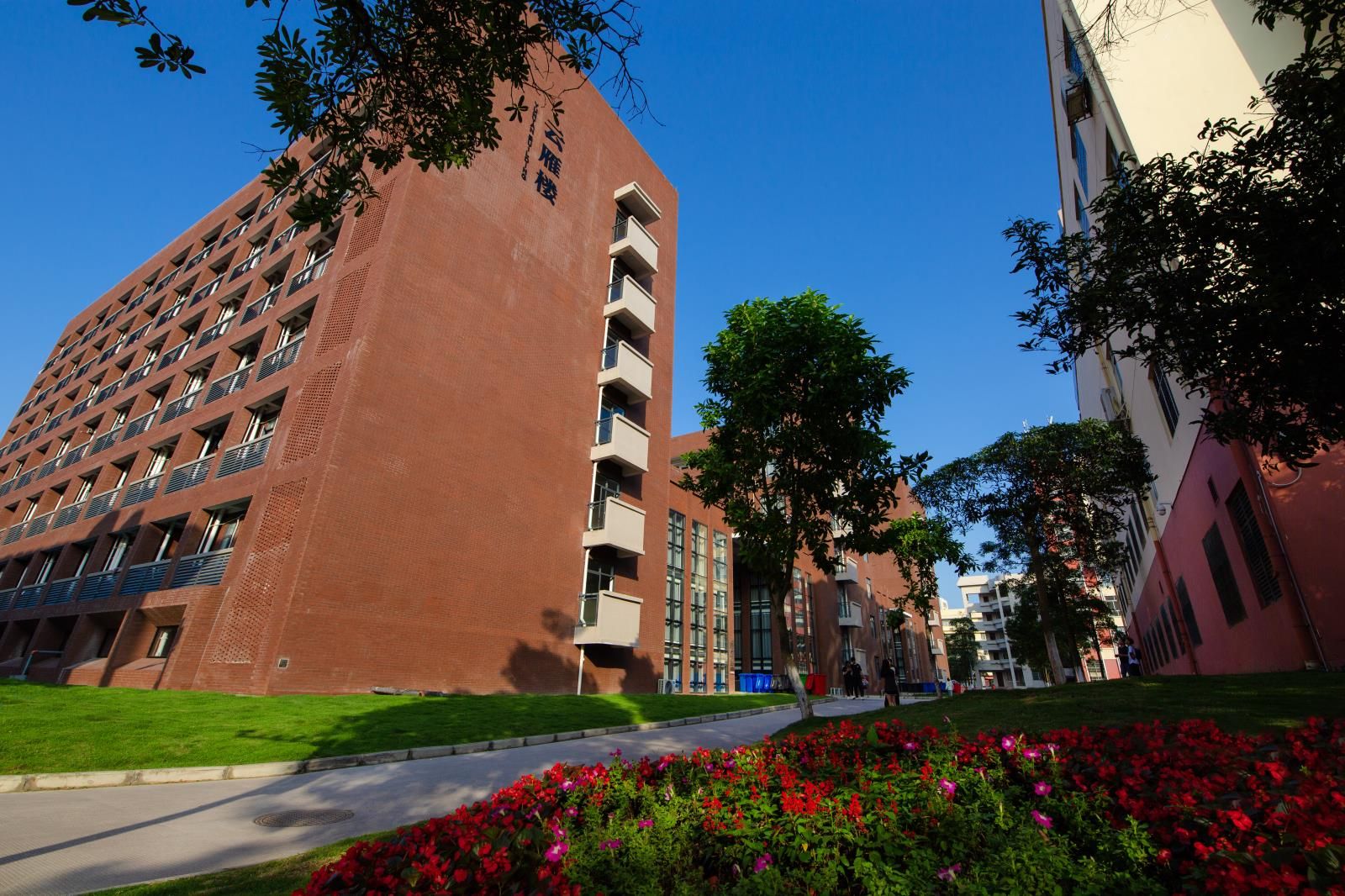 校园美景-广西英华国际职业学院 高质量就业创业标杆