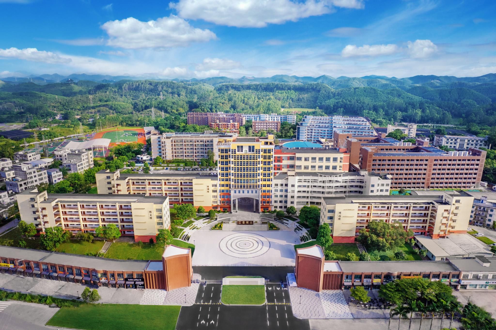 校园美景-广西英华国际职业学院 高质量就业创业标杆