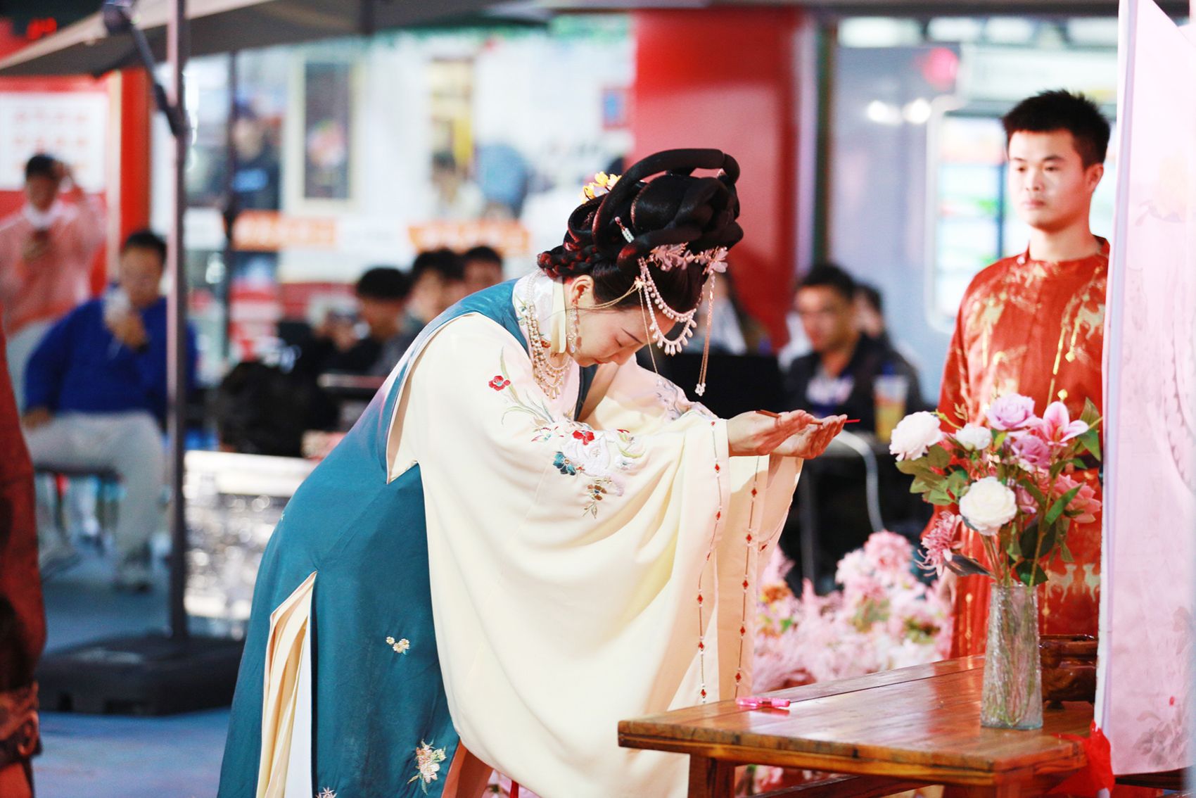 广西英华国际职业学院倾尽汉服社花朝节活动