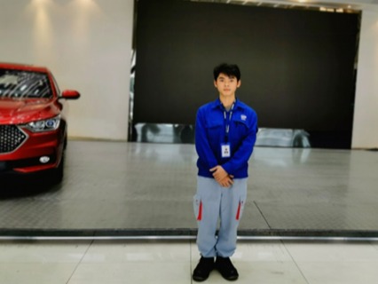 潘信华：不畏风雨向阳开，共话励志青春梦