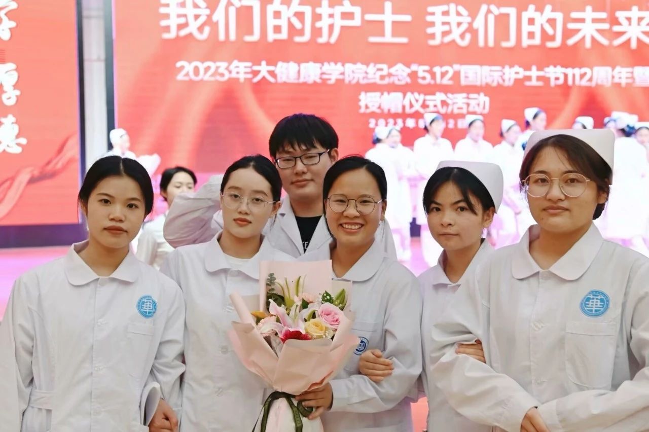 2021年7月,在广西英华国际职业学院大健康学院成立的初期阶段,她怀揣